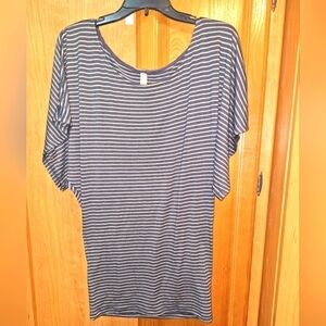 Lani California short dolman sleeves blouse in a small but fits very loosely